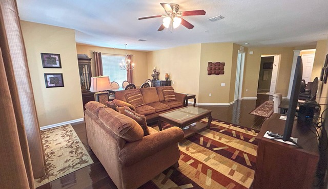 Ideal place for a vacation. Whether attending the theme parks or a convention!