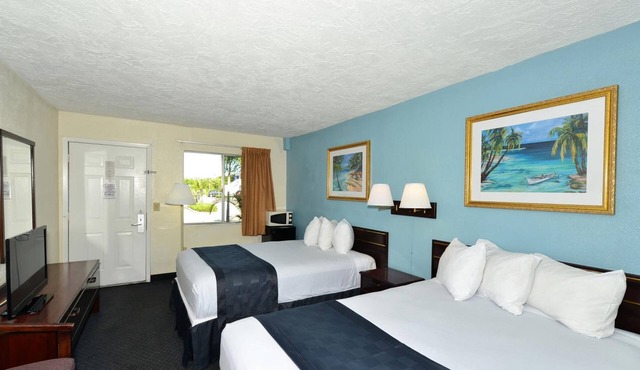 Ideal Place to Relax w/Outdoor Shared Pool, Free Parking | Near Top Attractions