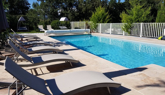 Ideal privacy + nature Peaceful modern villa, large SWIMMING POOL Provencal village