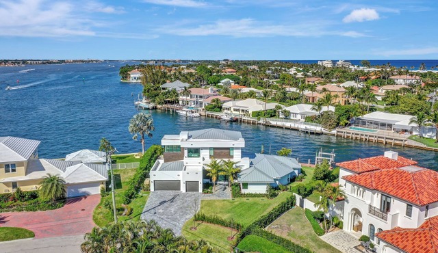 Ideal rental Ocean Ridge FL loaded with amenities and walking distance to beach