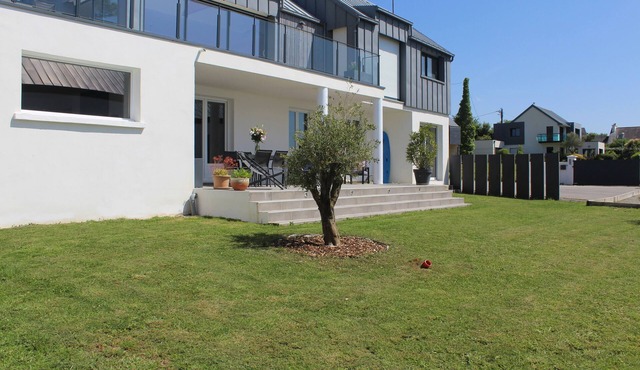 Ideal rental with partial sea view just a stone's throw from the beaches for a perfect stay