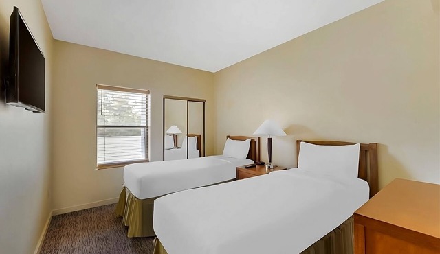 Ideal Resort Proximity Units:2 Homely Units Near Las Vegas Strip!Free Parking