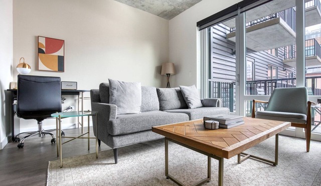 Ideal River North 1BR w/River North 1BR w/Pool, nr Riverwalk & L, by Blueground