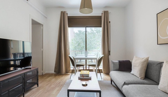 Ideal Sarrià 3BR, Furnished w/Balcony, by Blueground