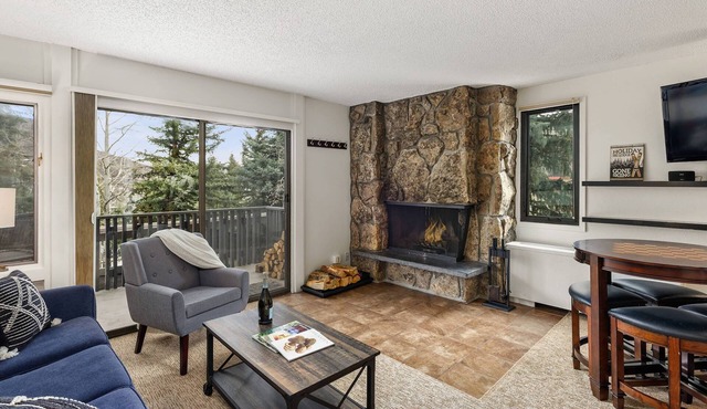 Ideal Snowmass Retreat! Balcony w/Grill, Hot Tub, Wood FP, Steps to Base Village, Trails & Shops!