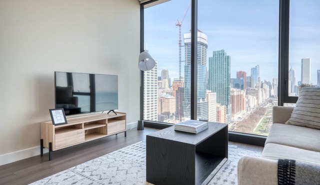 Ideal South Loop 1BR w/Pool, Gym & Spa, nr Grant Park, by Blueground
