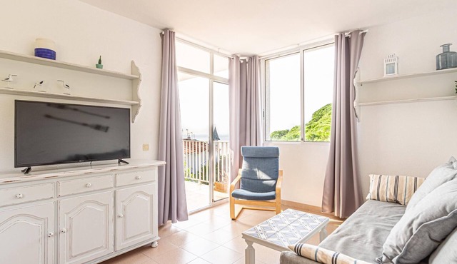 Ideal space for couples with sea views and parking