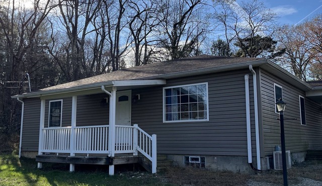 Ideal spot for fall adventures - 10 min. from Ligonier. Pets welcome.