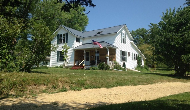 Ideal spot minutes from Kickapoo Valley Reserve, Wildcat StatePark & fly fishing