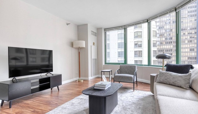 Ideal Streeterville 1BR w/Pool & Deck, near Beach & Park, by Blueground