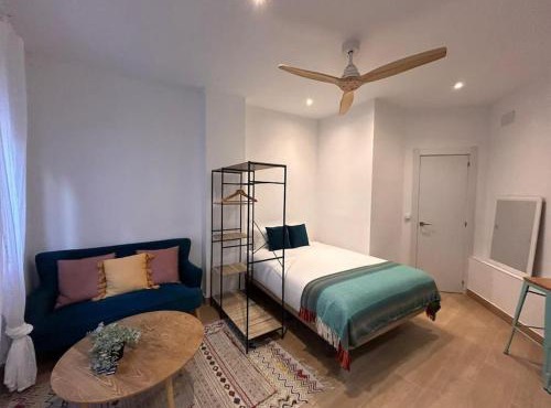 Ideal studio in Cuatro Caminos - Gui