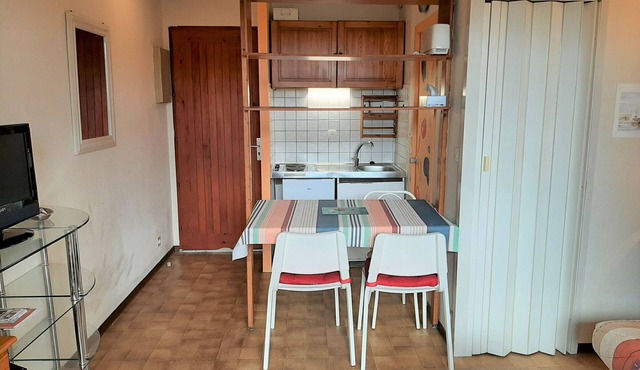 Ideal studio near beach and port, sleeps 3