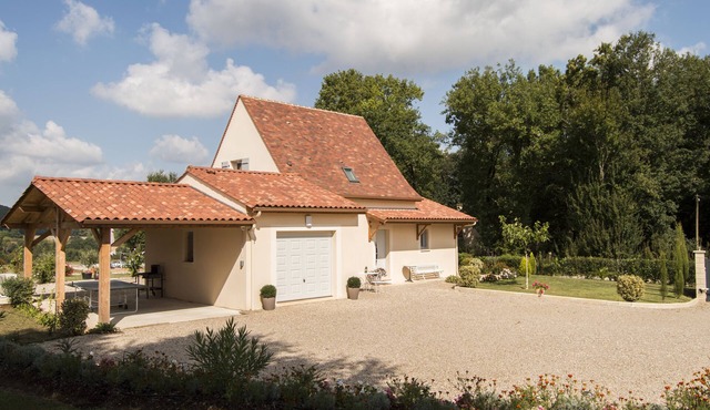 Ideal villa for 6 holidaymakers in black Périgord