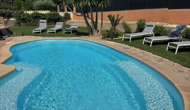 Ideal villa between beach and village