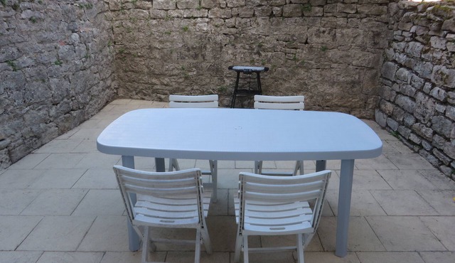 Ideally located apartment with terrace 10 minutes from the beach