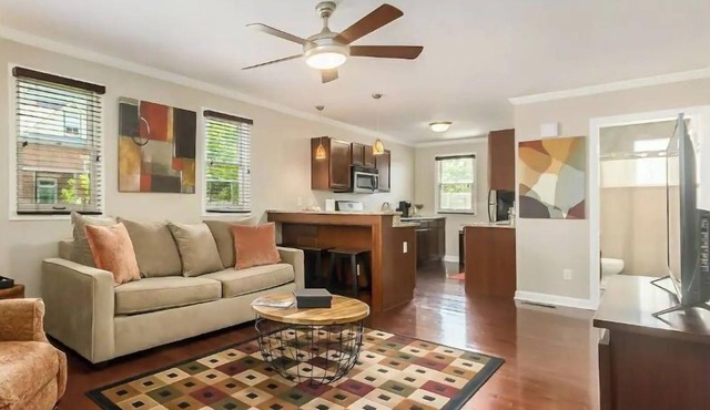 Ideally Located 1 Bdrm Stay | Parking & Laundry