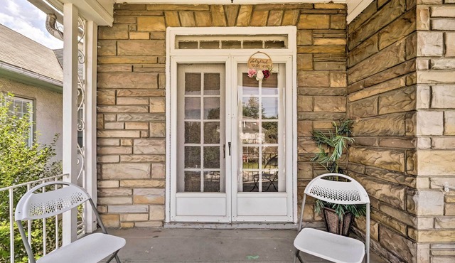 Ideally Located Apt w/Balcony: Pet Friendly!