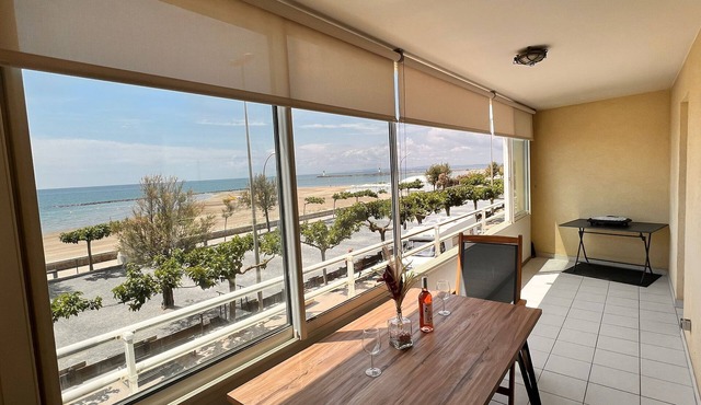 Ideally located Beach apartment with all amenities within walking distance