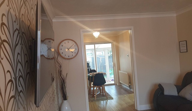 Ideally located contemporary 3 bed spacious house