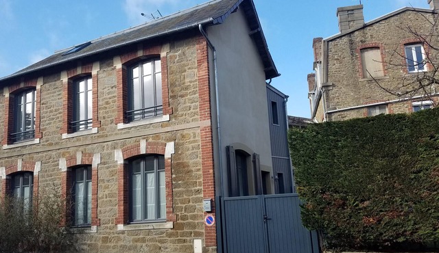 Ideally located family villa