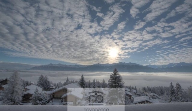 Ideally located in a quiet part of Anzère, this charming renovated flat offers breathtaking views of