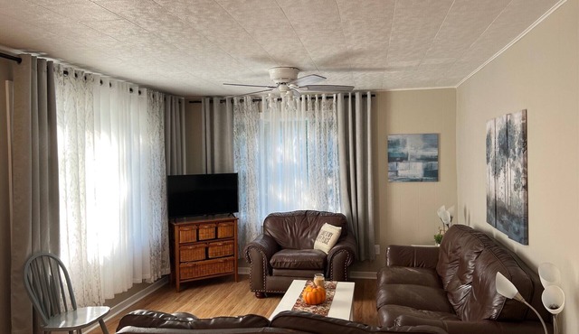 Ideally Located Private Family Cottage Steps to the Beach and Downtown