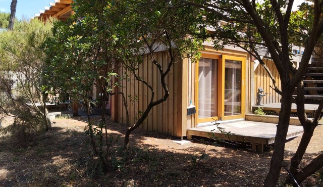 Ideally located, wooden bungalows 200m from the ocean, 10km from Lacanau