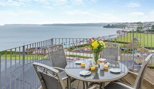 Ideally positioned apartment with large balcony overlooking Goodrington Beach.