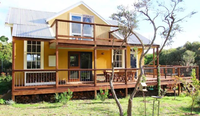 Ideally situated within a short drive to the 12 Apostles and Loch Ard Gorge