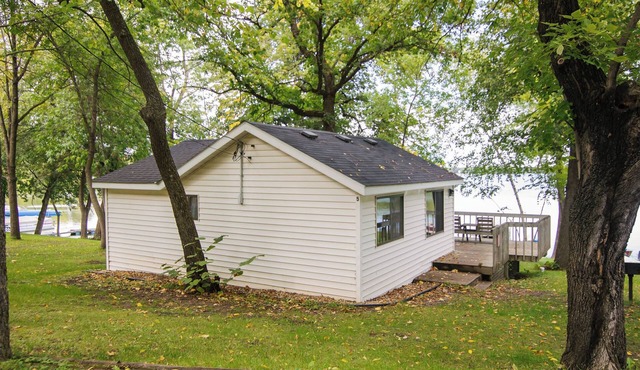 Idle Hour, a 2 BR lakefront cabin nestled in family-friendly Riverside Resort
