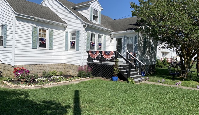 IDLE HOUR, a tranquil 3 bedroom 1.5 bath cottage WITH DOCK