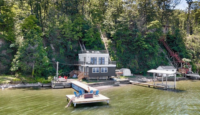 Idle Hour: "Stunning Panoramic Views of Cayuga Lake!"