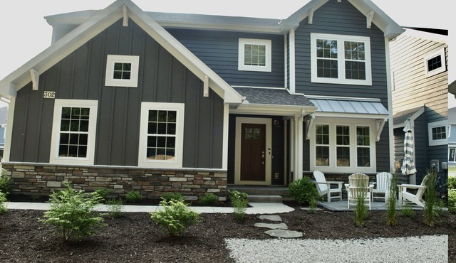 Idlewood Cottage, 5BR Home Near Beaches, Year-Round Pool & Hot Tub
