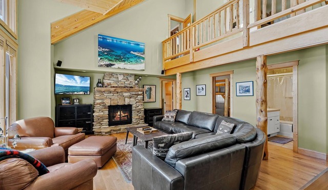 Idlewood Oasis - Lake Tahoe Views, Private Hot Tub, Game Room, and Outdoor Living