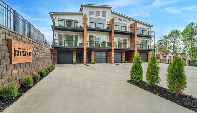Idlewood Suites ~ 3-Story West Knoxville Suite #2
