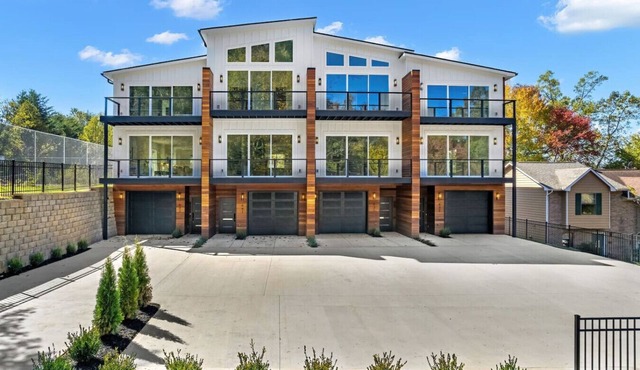 Idlewood Suites ~ 3-Story West Knoxville Suite #3