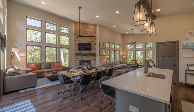 Idlewood Treehouse by Innsbrook Vacations!