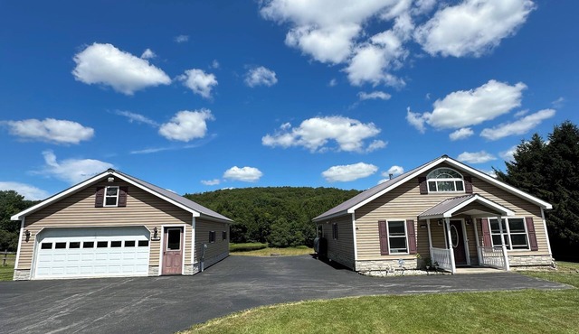 Idlic home in an amazing setting, close to Hamilton, Clinton and Cooperstown.