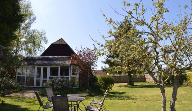 Idylic country cottage with hot tub on private estate