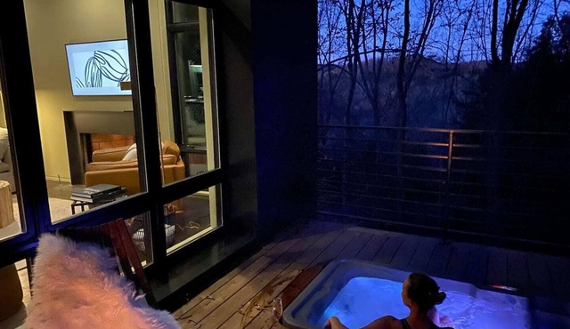 Idyll Reserve 4 | The Hillside - new, luxe, hot tub and fireplace