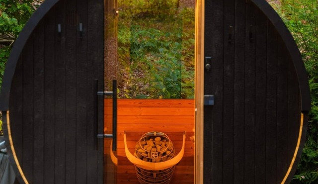 Idyll Reserve 5 | The North - luxury, pet-friendly, sauna, hot tub, fireplace