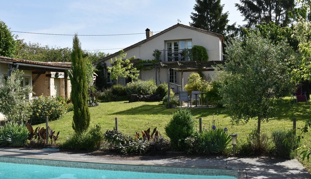 Idylle Rurale Dans les Vignes