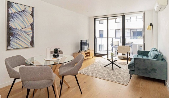 Idyllic 1-Bed Near Popular Shopping Streets