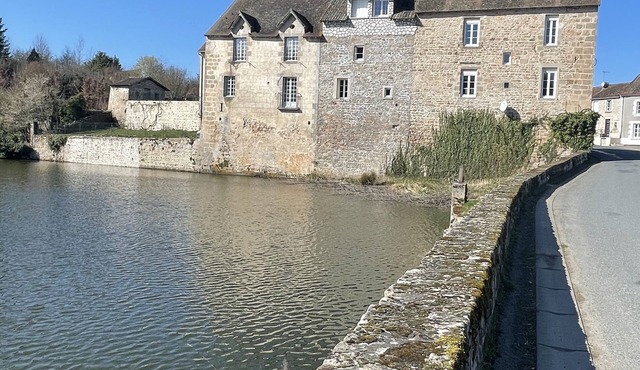 Idyllic 6 Bedroom French Chateau Holiday Home