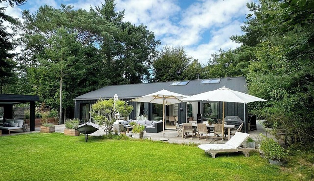 Idyllic and luxurious surroundings in Hornbæk