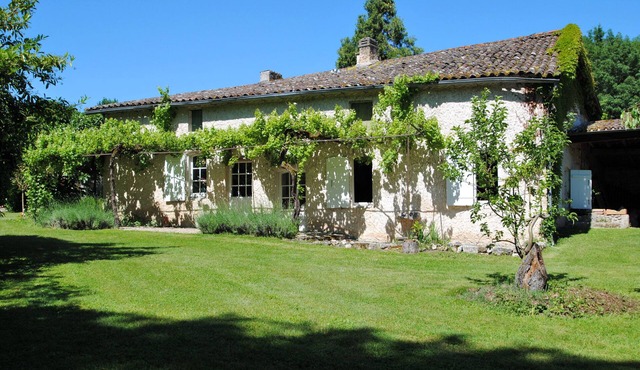 Idyllic and rustic cottage in stunning grounds with private terrace