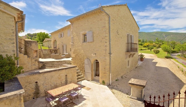 Idyllic! Authentic 18th century property entirely restored