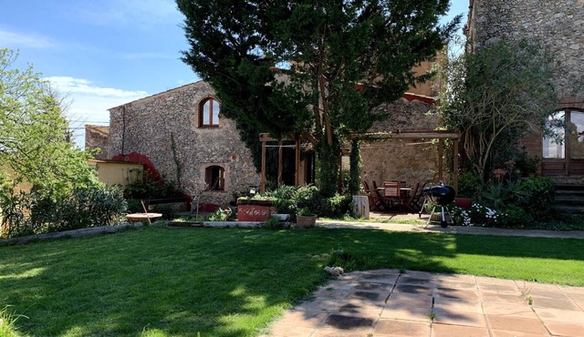 Idyllic barn with garden, pool, and free high speed Wi-Fi.
