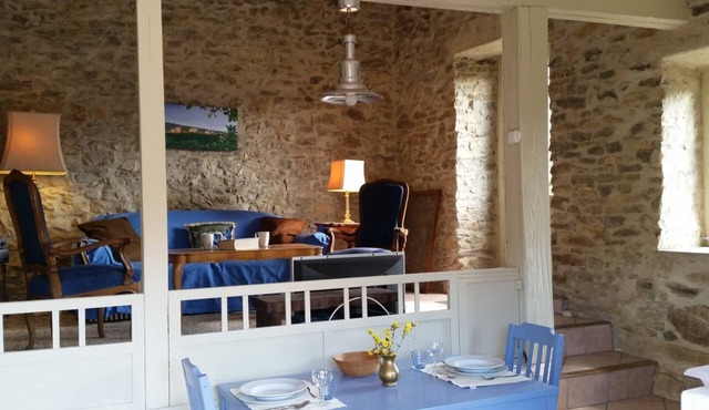 Idyllic Bergerie with views, NEW heated saltwater pool and 6ac beautiful grounds