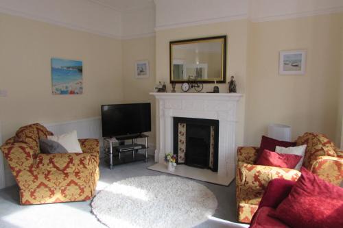 Idyllic Bexhill centre flat above pub